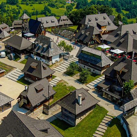 Mecavnik Resort موكرا غورا المظهر الخارجي الصورة
